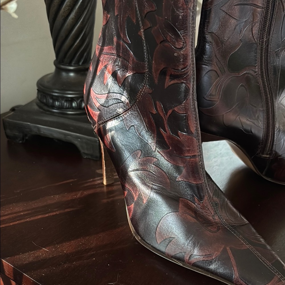 Lord & Taylor 3 “ Pointed Toe ~Elegant Brown Etched Floral Leather Ankle Boots 7 - Picture 2 of 7